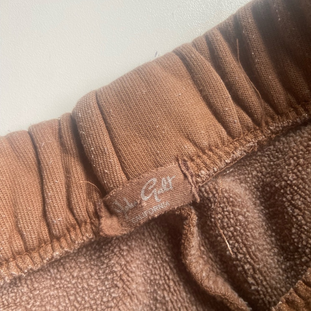 Color: Brown
Size: one size fits all, would say it’s about a small - Picture 2 of 2